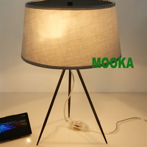 Tronconi Tripod Table Lamp の画像